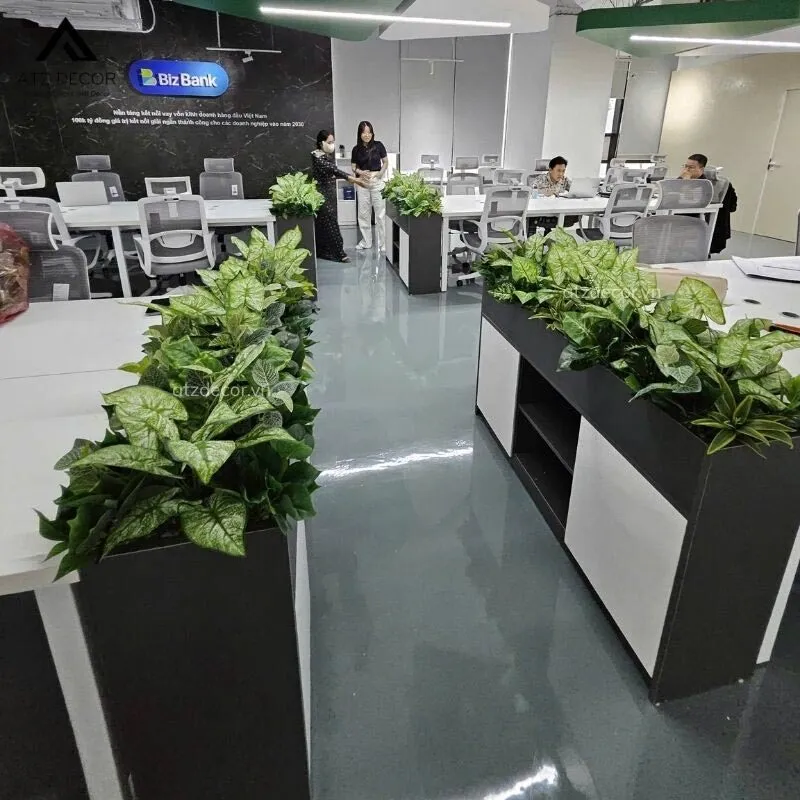 Thi công bục cây giả văn phòng BizBank bền đẹp 1 thi công bục cây giả văn phòng